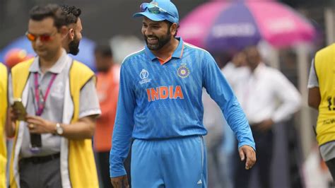 India wins the toss and will bowl first against regional rival Pakistan at the Cricket World Cup